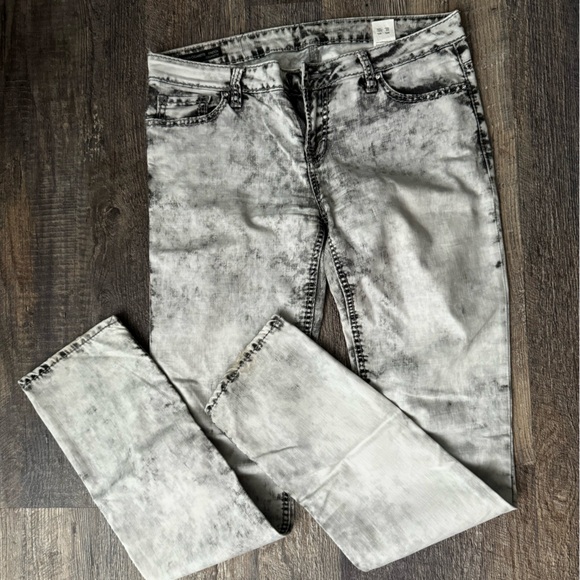 Women’s acid wash buffalo jeans - Picture 2 of 4